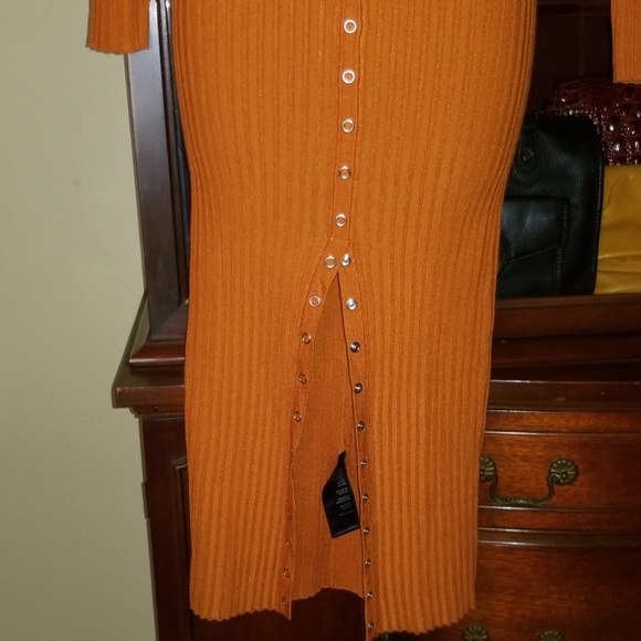 Gorgeous 2 piece skirt set - Picture 4 of 6